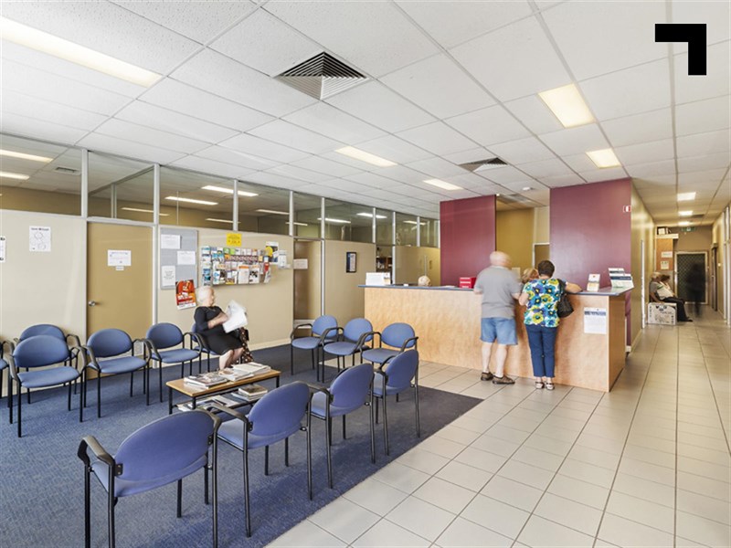 2/174 Millers Road, Altona North