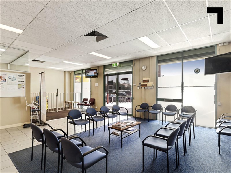 2/174 Millers Road, Altona North