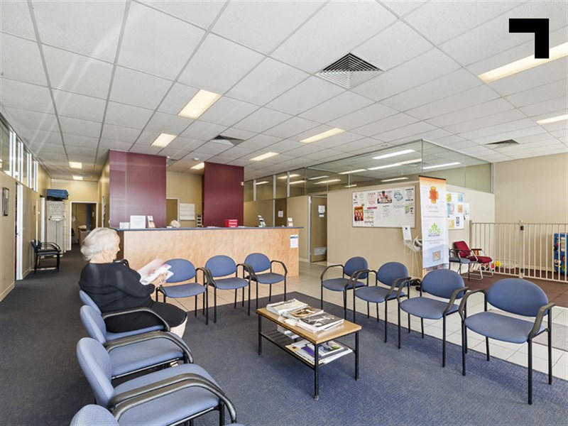 2/174 Millers Road, Altona North
