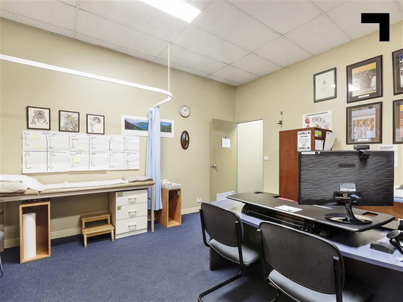 2/174 Millers Road, Altona North