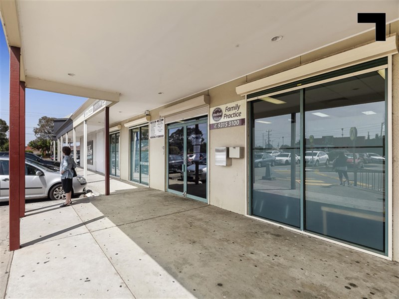 2/174 Millers Road, Altona North