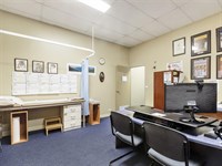 2/174 Millers Road, Altona North
