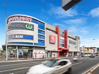 32 Koornang Road, Carnegie