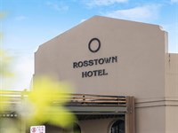 32 Koornang Road, Carnegie