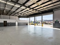 Unit 1 (showroom/398 Ferntree Gully Road, Notting Hill