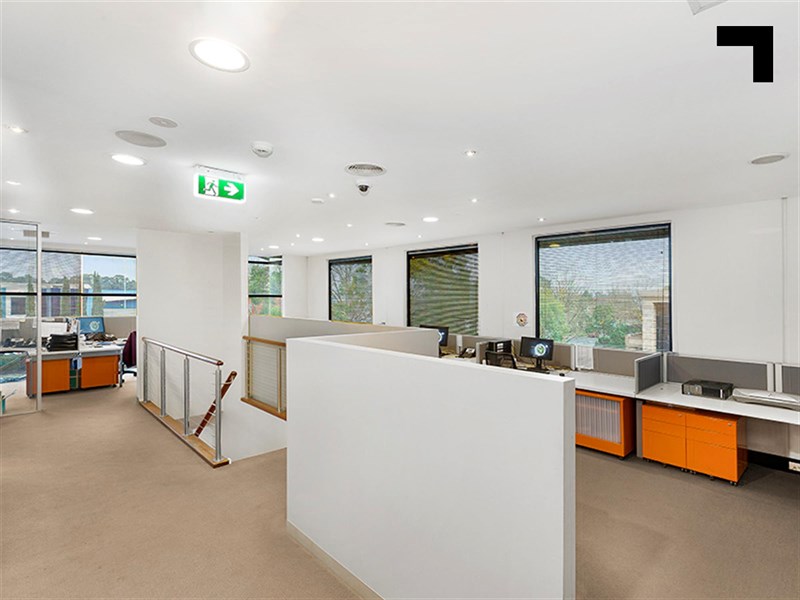 13 Redland Drive, Mitcham