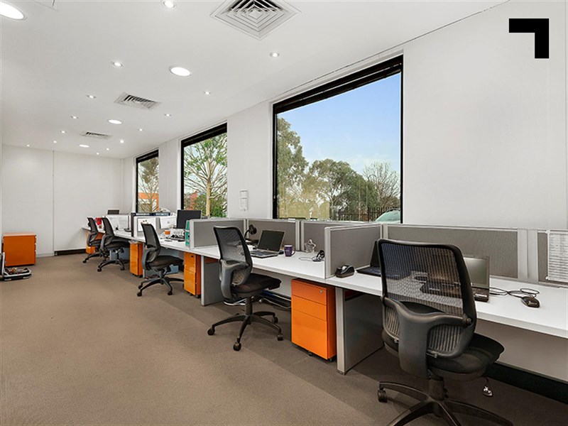 13 Redland Drive, Mitcham