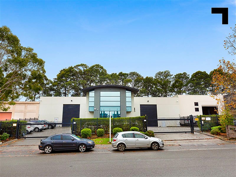 13 Redland Drive, Mitcham