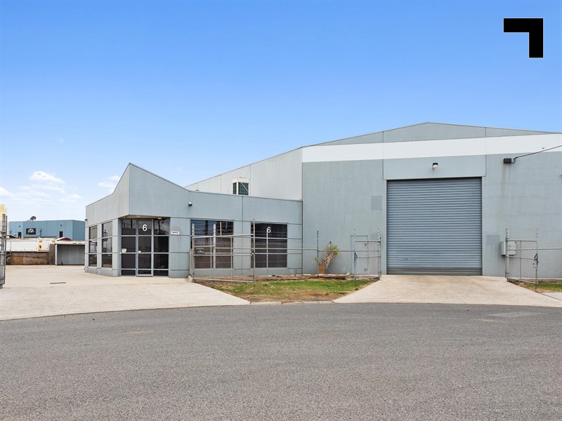 6 & 1/7 Everaise Court, Laverton North