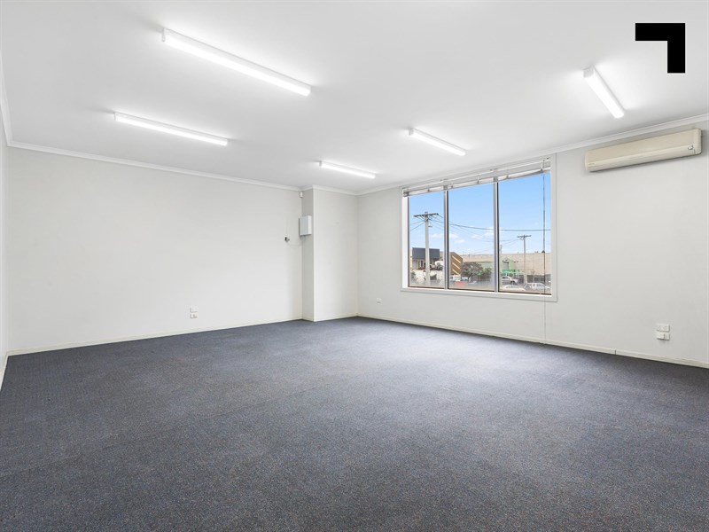6 & 1/7 Everaise Court, Laverton North