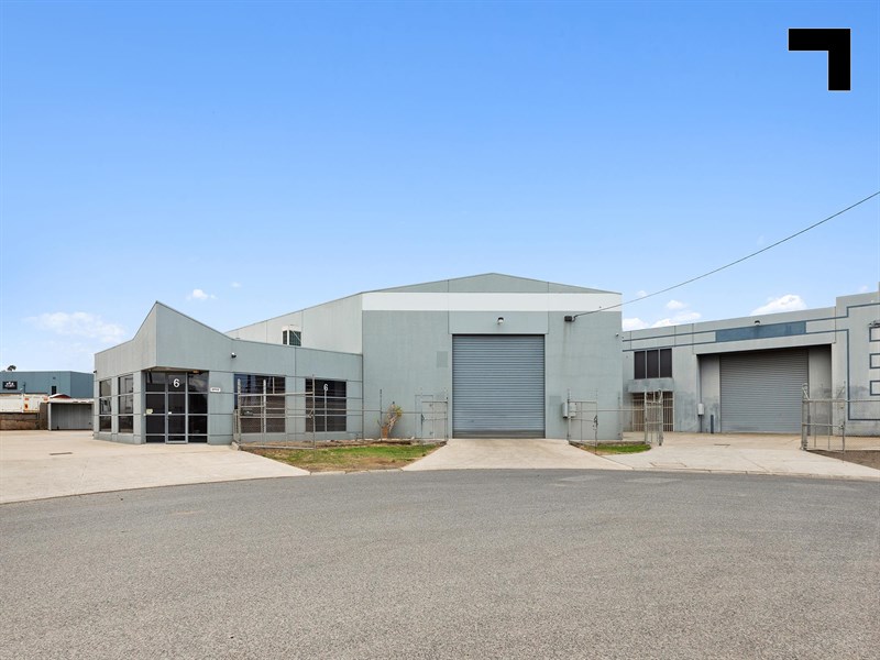 6 & 1/7 Everaise Court, Laverton North