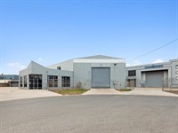 6 & 1/7 Everaise Court, Laverton North