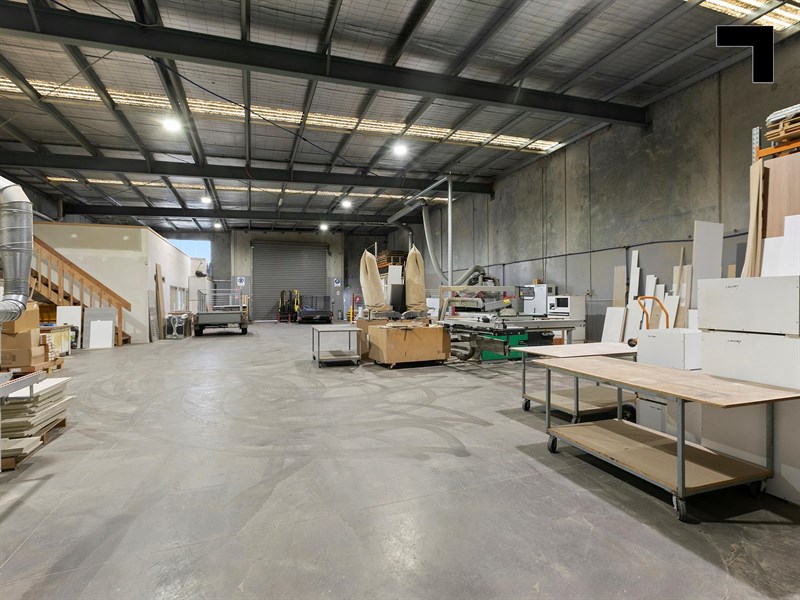 2/7 Everaise Court, Laverton North