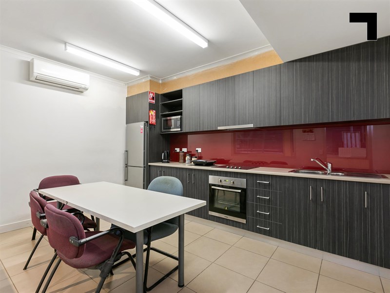 2/7 Everaise Court, Laverton North