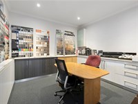 2/7 Everaise Court, Laverton North