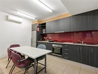 2/7 Everaise Court, Laverton North