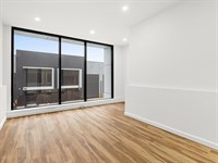 11/140 Fairbank Road, Clayton South