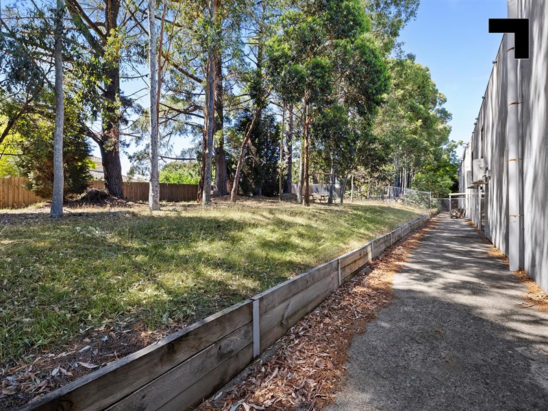 9 Redland Drive, Mitcham