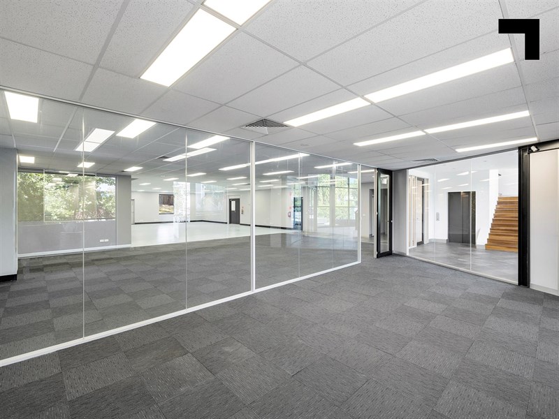 9 Redland Drive, Mitcham