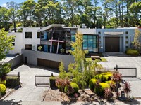 9 Redland Drive, Mitcham