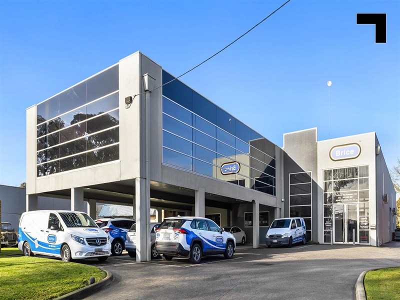 11 Holloway Drive, Bayswater