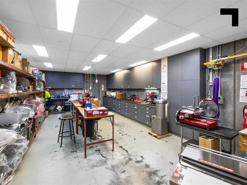 11 Holloway Drive, Bayswater