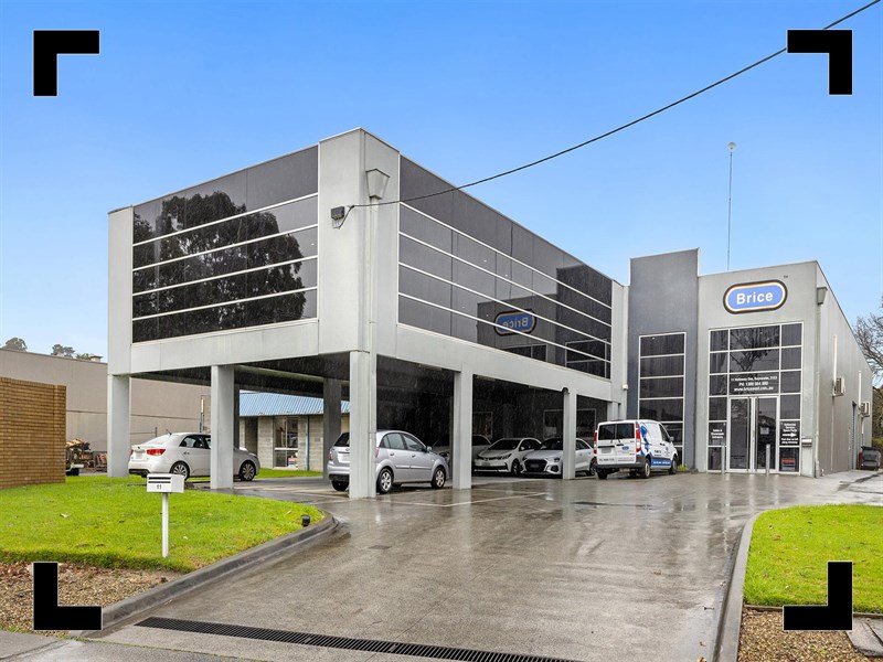 11 Holloway Drive, Bayswater