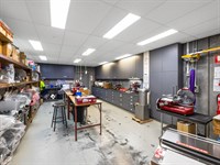 11 Holloway Drive, Bayswater