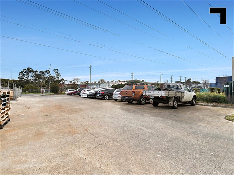 28 Lawson Crescent, Thomastown