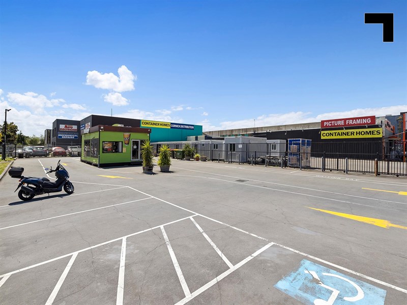 252 and 252a Ballarat Road and Units 1-4/4 Lacy Street, Braybrook
