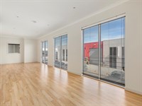 5/16-17 Hammer Court, Hoppers Crossing