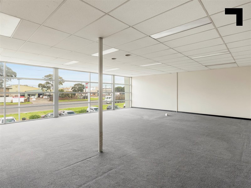 2/32 Westside Drive, Laverton North