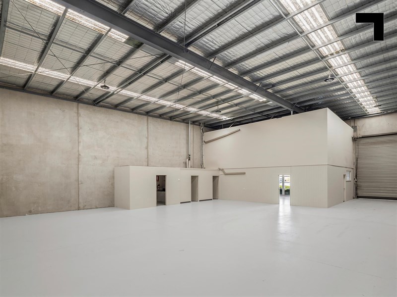 2/32 Westside Drive, Laverton North