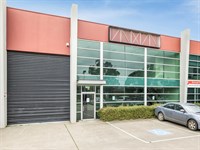 2/32 Westside Drive, Laverton North