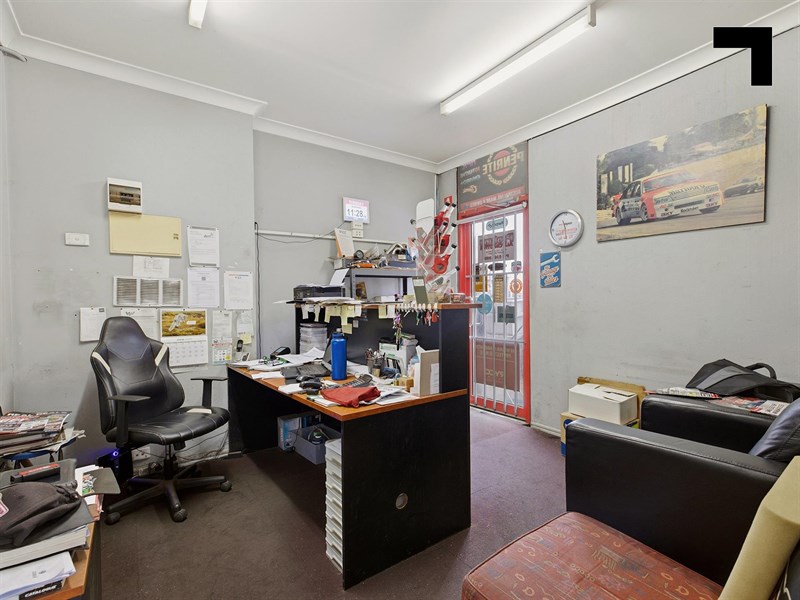 2/123 Pipe Road, Laverton North