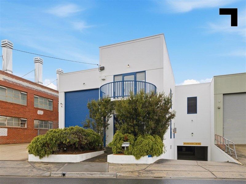 14 Stirling Crescent, Surrey Hills