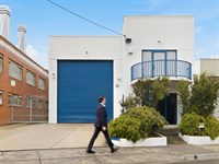 14 Stirling Crescent, Surrey Hills