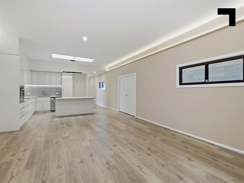 2/144 Argus Street, Cheltenham