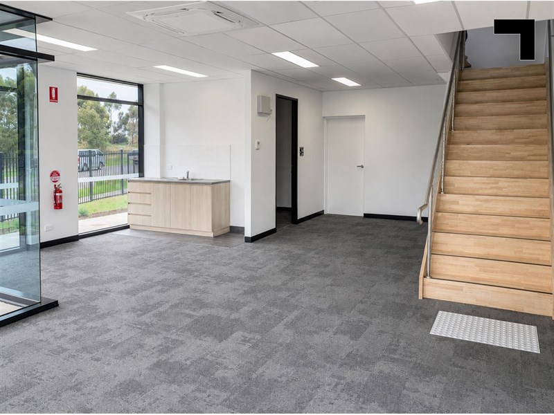 2/24 Rockfield Way, Ravenhall